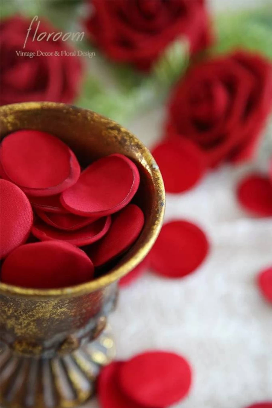 Floroom 300Pcs Ivory Faux Silk Rose Petals for Wedding Decor, Bridal Shower, Aisle Scatter, Table Centerpieces, Romantic Night Party Confetti